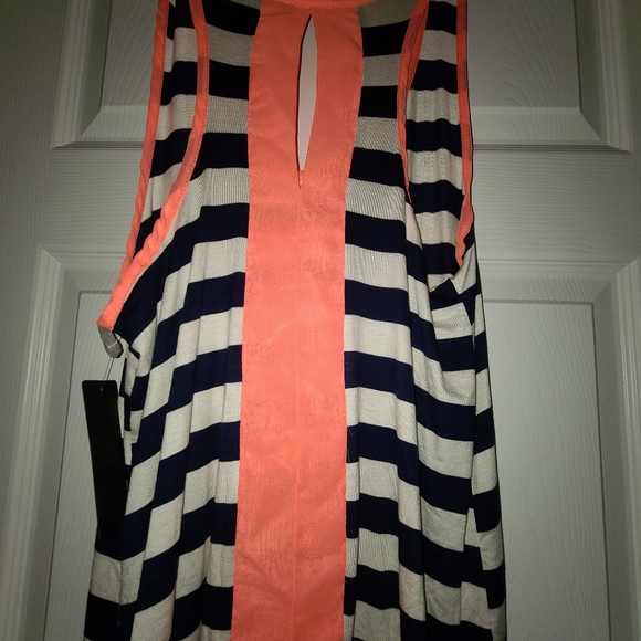 Top - Picture 4 of 5